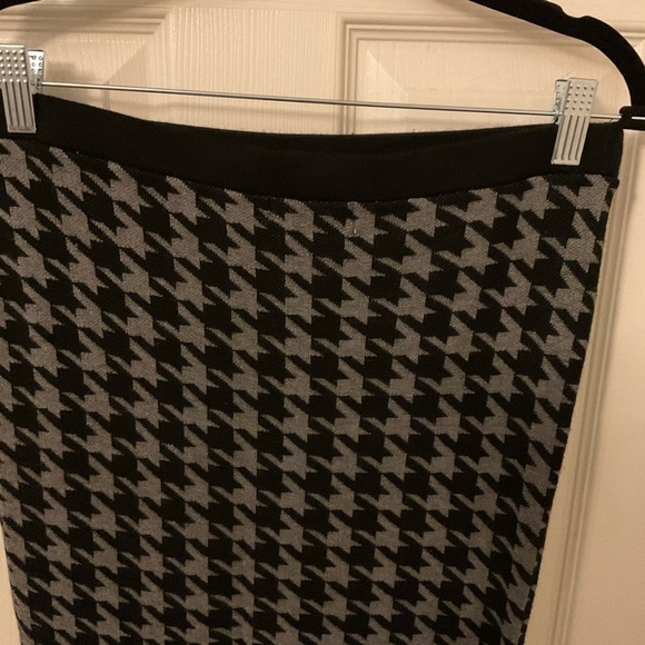 NWT Retrology Gray and black Houndstooth medium - Picture 7 of 11